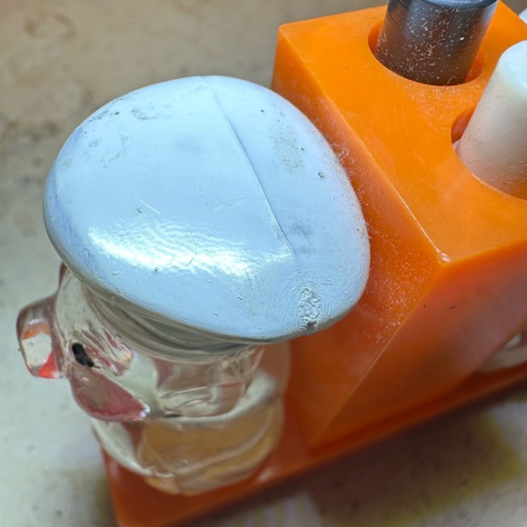 Vintage Salt and Pepper shakers - Picture 10 of 11